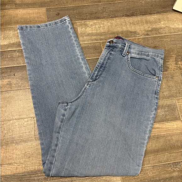 Gloria Vanderbilt Denim - Gloria‎ Vanderbilt Amanda Style Straight Leg Jeans Light Wash Size 12